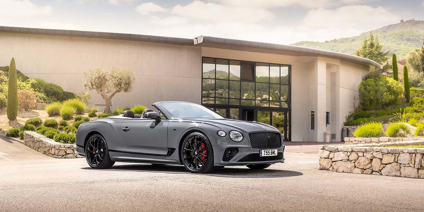 Bentley Santo Domingo Bentley Continental GTC S convertible in Cambrian Grey paint front 34 static near house